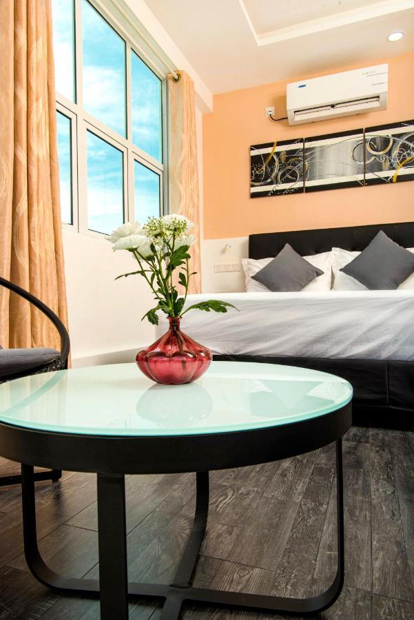 Acacia Beach Hotel 훌루말레 외부 사진