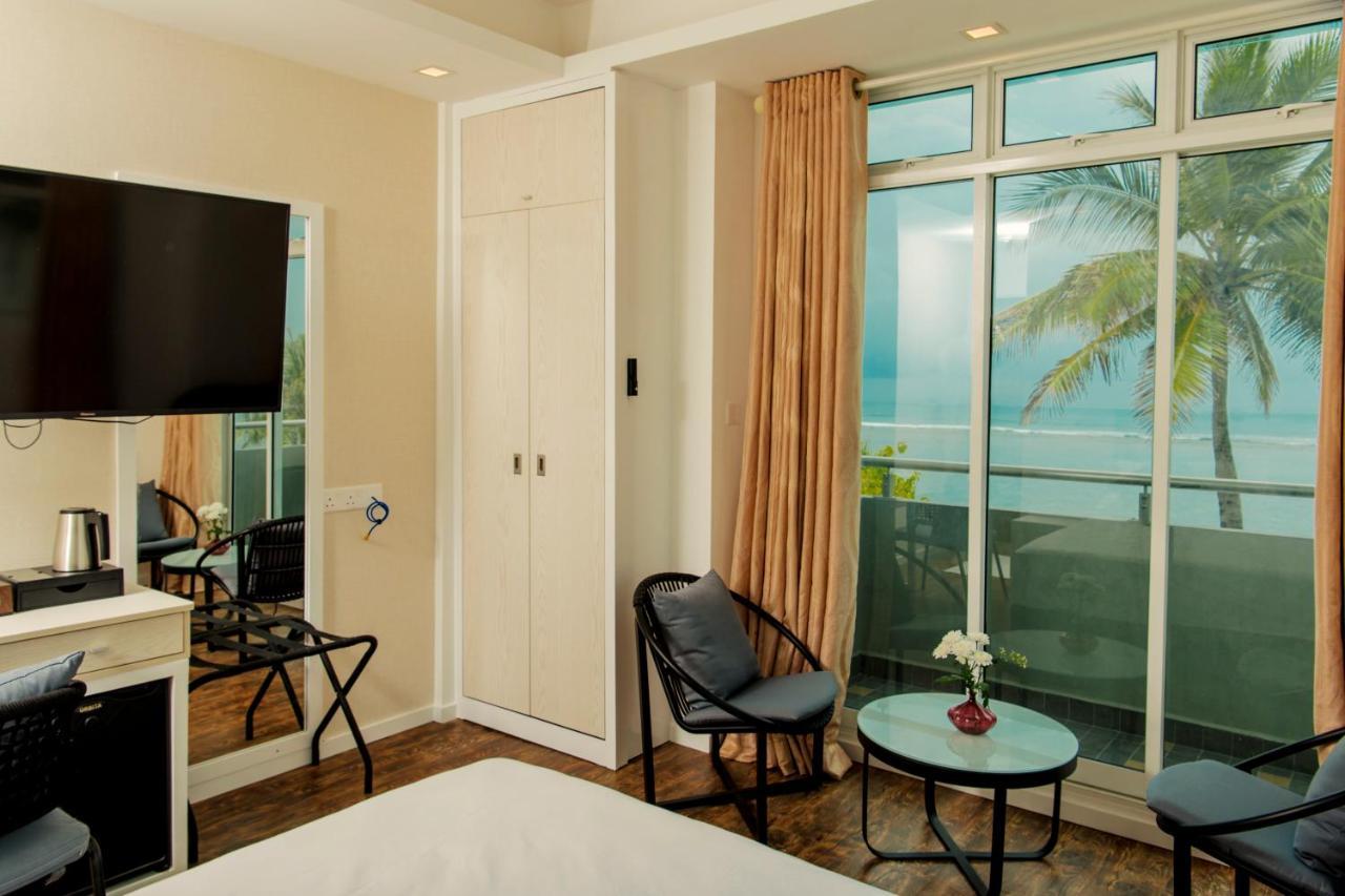 Acacia Beach Hotel 훌루말레 외부 사진