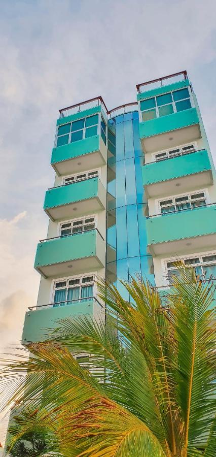 Acacia Beach Hotel 훌루말레 외부 사진