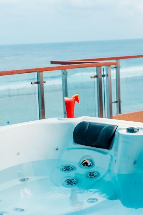 Acacia Beach Hotel 훌루말레 외부 사진