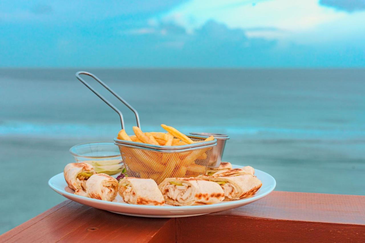 Acacia Beach Hotel 훌루말레 외부 사진