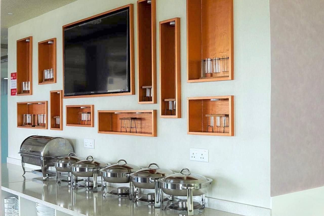 Acacia Beach Hotel 훌루말레 외부 사진