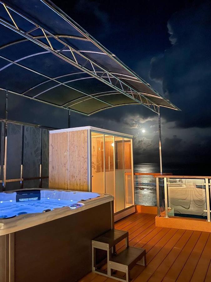 Acacia Beach Hotel 훌루말레 외부 사진