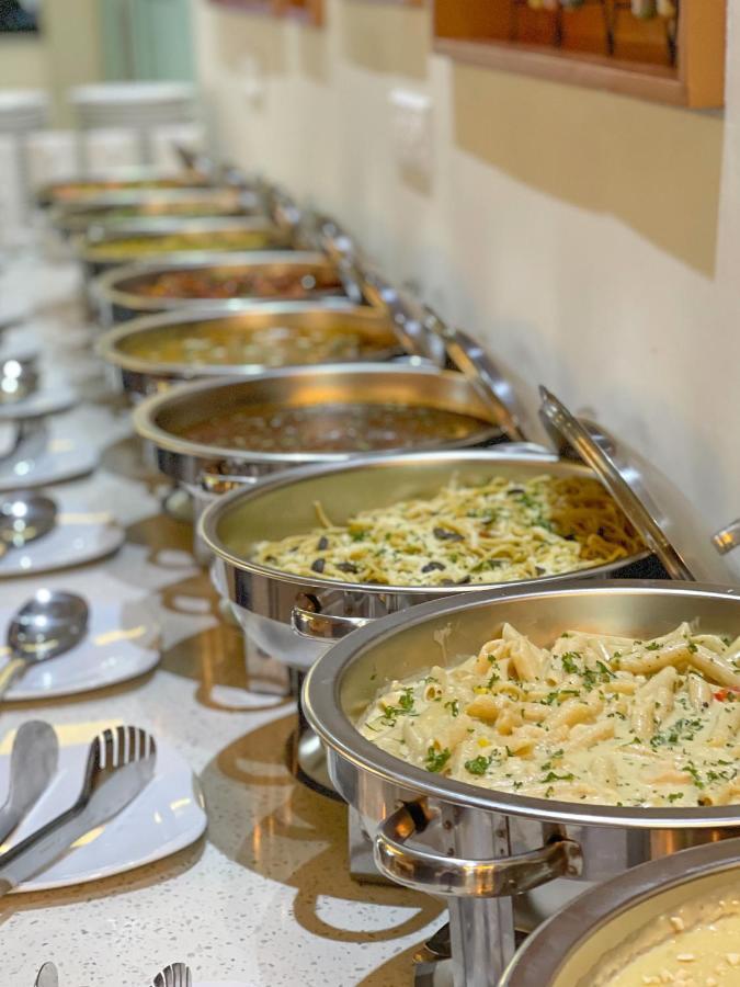 Acacia Beach Hotel 훌루말레 외부 사진