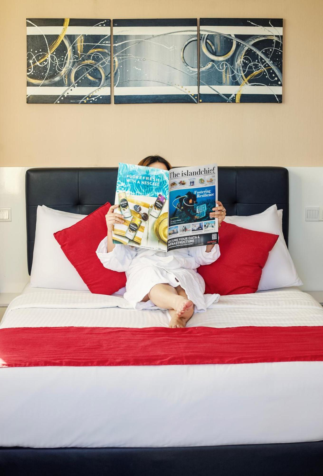 Acacia Beach Hotel 훌루말레 외부 사진
